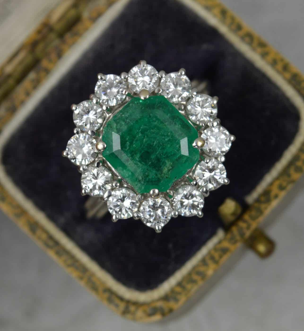 Beautiful Natural Emerald and Diamond 18ct Gold Cluster Ring