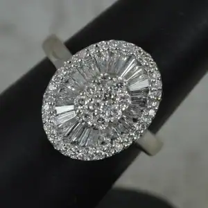 Stunning 1.25ct Diamond and 18ct White Gold Ballerina Cluster Ring ...inc Sizing K