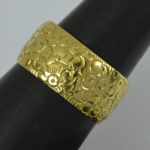 Heavy Engraved Solid 18 Carat Yellow Gold Band 10mm