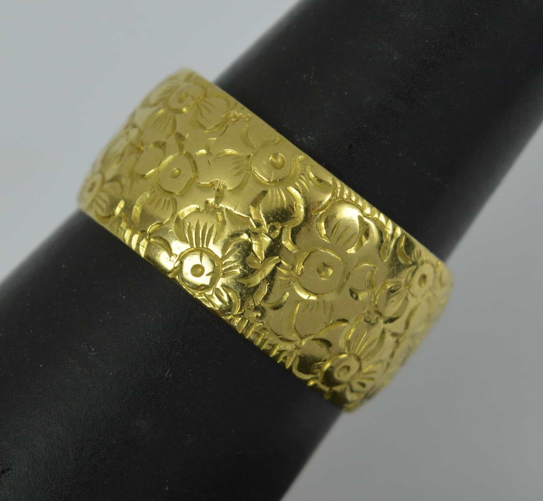 Heavy Engraved Solid 18 Carat Yellow Gold Band 10mm
