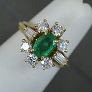 Beautiful Emerald and VS 1.25ct Diamond 18ct Gold Cluster Ring