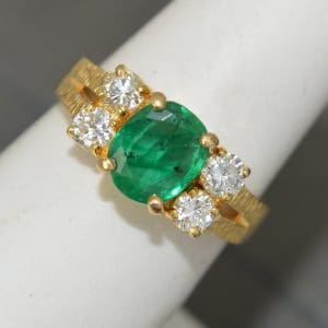 Beautiful Emerald and Diamond 18ct Gold Cluster Ring